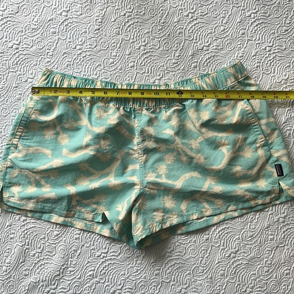 Patagonia NWT Woman’s Barely Baggies Shorts Size XL - Picture 8 of 8